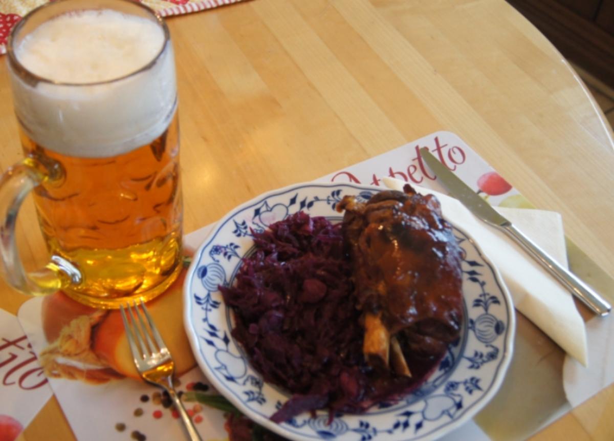 Bilder für Grillhaxe mit Schwarte und Gourmet-Rotkohl - Rezept