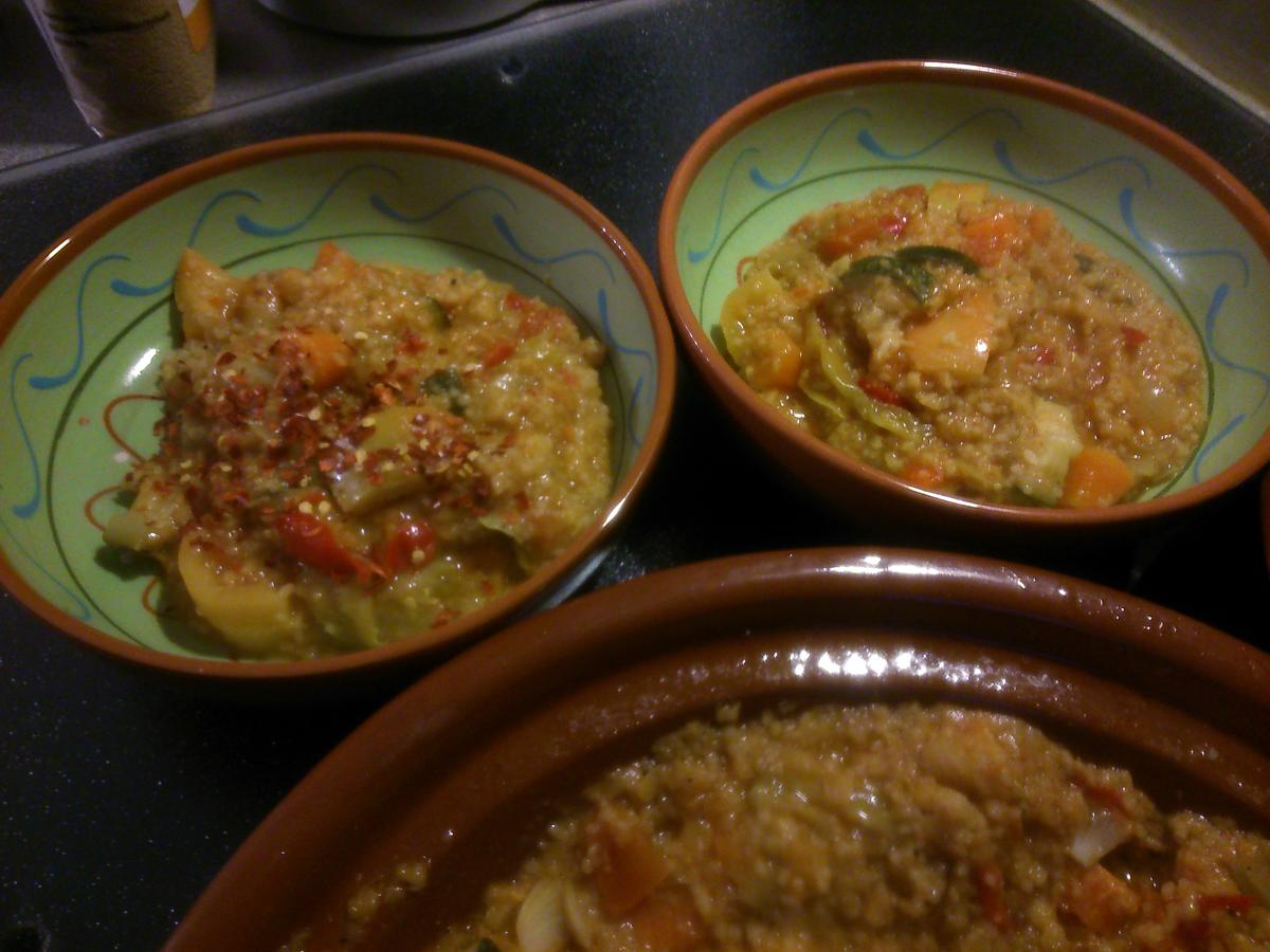 Gemüse-Tajine mit Couscous und Linsen - Rezept - kochbar.de