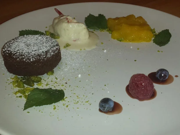 Rezept: Mangoragout an Limetten-Chili-Eis und Schokobrownie Bild Nr. 1538 Mangoragout an Limetten-Chili-Eis und Schokobrownie - Rezept - Bild Nr. 1538