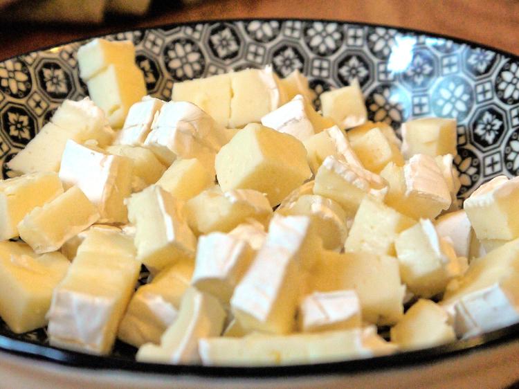 Schaumomelett mit Camembert und Gurken - schnell &amp; einfach - 674 kcal/100g