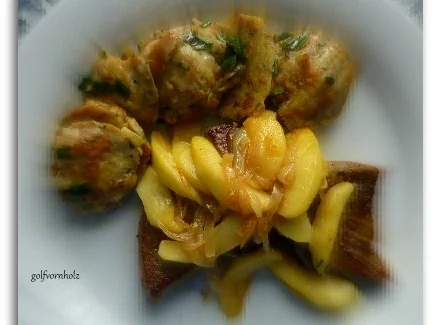 Rezept: Lauwarmer Semmelknödelsalat mit Kalbsleber und Apfelschalotten Bild Nr. 1484 Lauwarmer Semmelknödelsalat mit Kalbsleber und Apfelschalotten - Rezept - Bild Nr. 1484