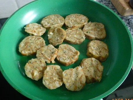 Rezept: Lauwarmer Semmelknödelsalat mit Kalbsleber und Apfelschalotten Bild Nr. 1486 Lauwarmer Semmelknödelsalat mit Kalbsleber und Apfelschalotten - Rezept - Bild Nr. 1486