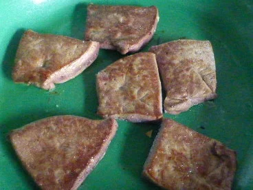 Rezept: Lauwarmer Semmelknödelsalat mit Kalbsleber und Apfelschalotten Bild Nr. 1488 Lauwarmer Semmelknödelsalat mit Kalbsleber und Apfelschalotten - Rezept - Bild Nr. 1488