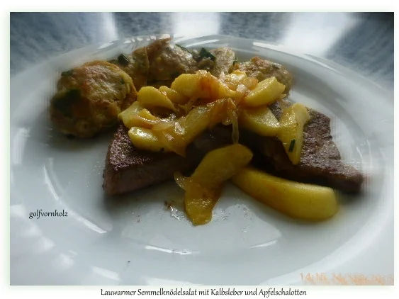 Rezept: Lauwarmer Semmelknödelsalat mit Kalbsleber und Apfelschalotten Bild Nr. 1489 Lauwarmer Semmelknödelsalat mit Kalbsleber und Apfelschalotten - Rezept - Bild Nr. 1489