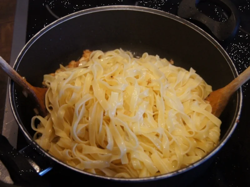 Salbei-Hähnchenbrustfilet-Nudeln - Rezept - Bild Nr. 1495