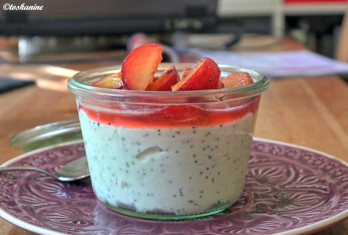 Quark-Mohn-Creme mit beschwipsten Pflaumen - Rezept - Bild Nr. 1516