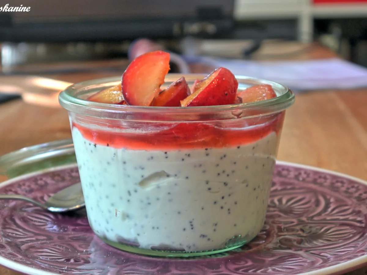 Quark-Mohn-Creme mit beschwipsten Pflaumen - Rezept - Bild Nr. 1516