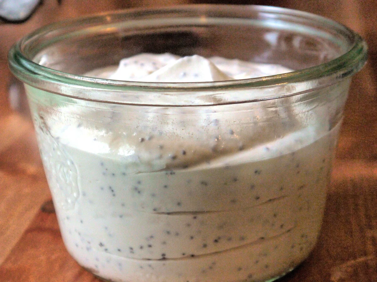 Quark-Mohn-Creme mit beschwipsten Pflaumen - Rezept - Bild Nr. 1524