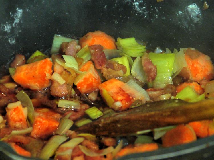 Rindergulasch in Tomaten-Sahnesosse - Rezept - kochbar.de