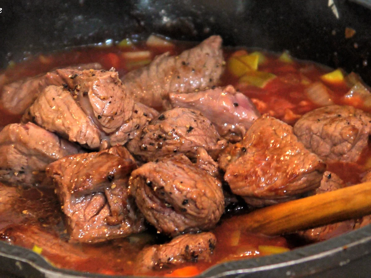 Rindergulasch in Tomaten-Sahnesosse - Rezept - Bild Nr. 1535