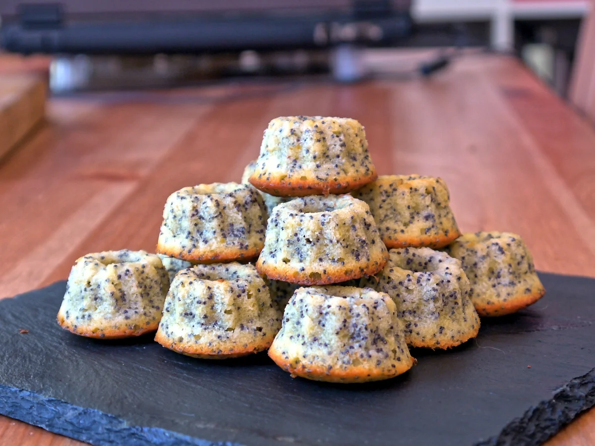 Rezept: Zitronen-Gugelhüpfer mit Mohn Bild Nr. 1527 Zitronen-Gugelhüpfer mit Mohn - Rezept - Bild Nr. 1527