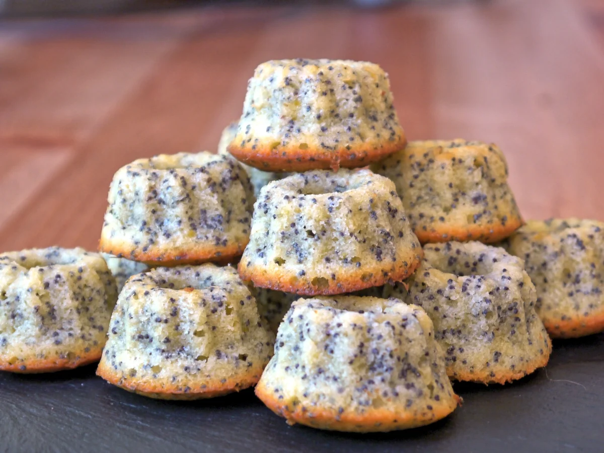 Rezept: Zitronen-Gugelhüpfer mit Mohn Bild Nr. 1529 Zitronen-Gugelhüpfer mit Mohn - Rezept - Bild Nr. 1529