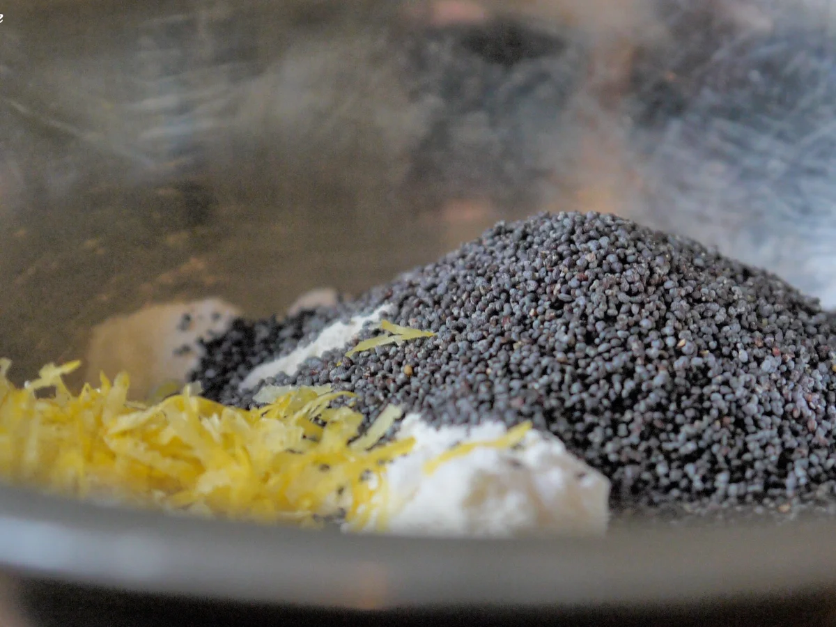 Rezept: Zitronen-Gugelhüpfer mit Mohn Bild Nr. 1531 Zitronen-Gugelhüpfer mit Mohn - Rezept - Bild Nr. 1531