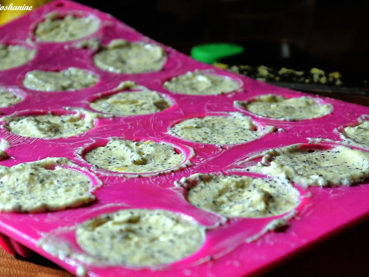 Rezept: Zitronen-Gugelhüpfer mit Mohn Bild Nr. 1534 Zitronen-Gugelhüpfer mit Mohn - Rezept - Bild Nr. 1534