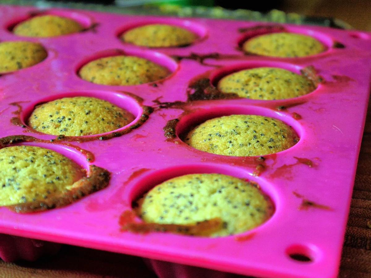 Rezept: Zitronen-Gugelhüpfer mit Mohn Bild Nr. 1535 Zitronen-Gugelhüpfer mit Mohn - Rezept - Bild Nr. 1535