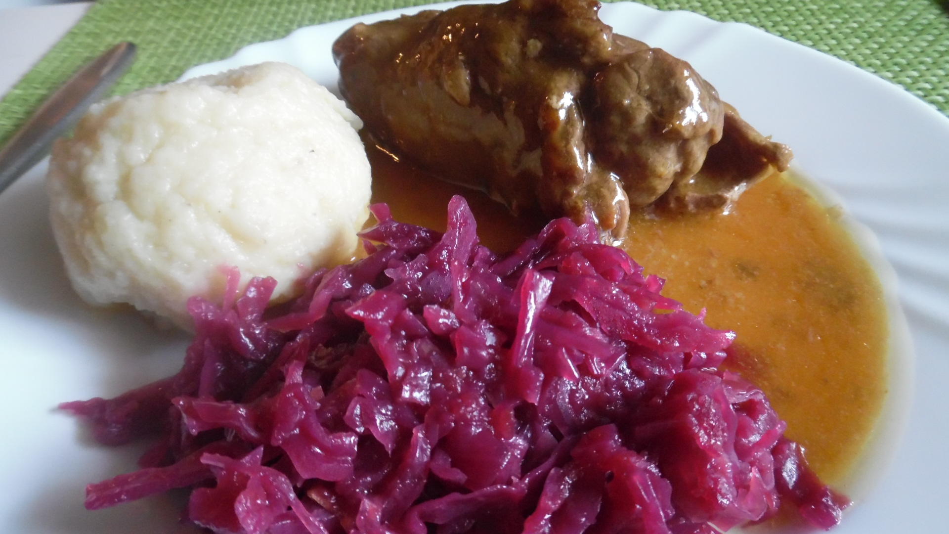 Bilder für Rinderrouladen mit Rotkraut und Klößen - Rezept