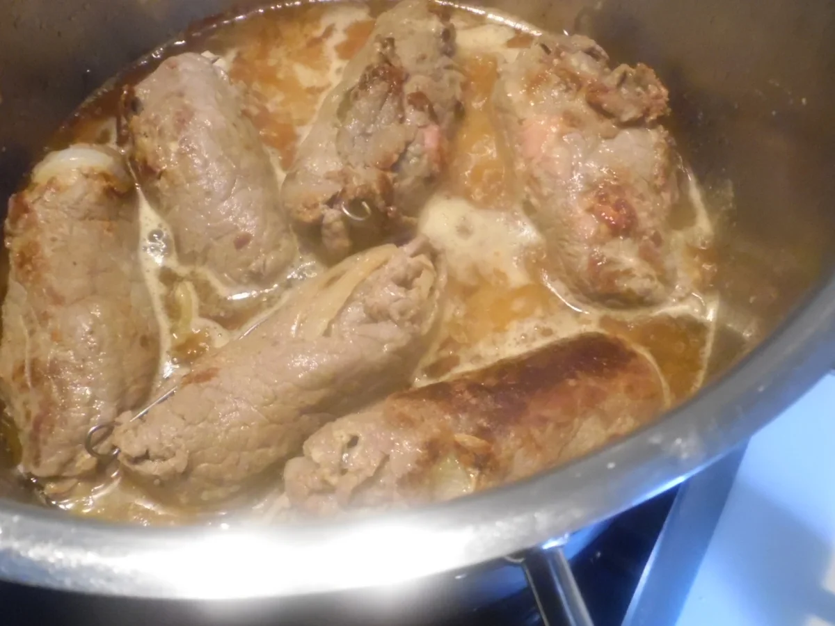 Rezept: Rinderrouladen mit Rotkraut und Klößen Bild Nr. 1526 Rinderrouladen mit Rotkraut und Klößen - Rezept - Bild Nr. 1526