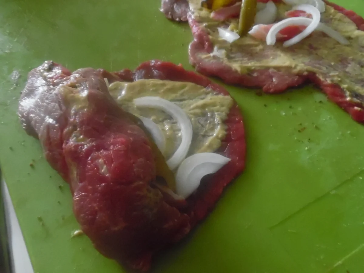 Rezept: Rinderrouladen mit Rotkraut und Klößen Bild Nr. 1528 Rinderrouladen mit Rotkraut und Klößen - Rezept - Bild Nr. 1528