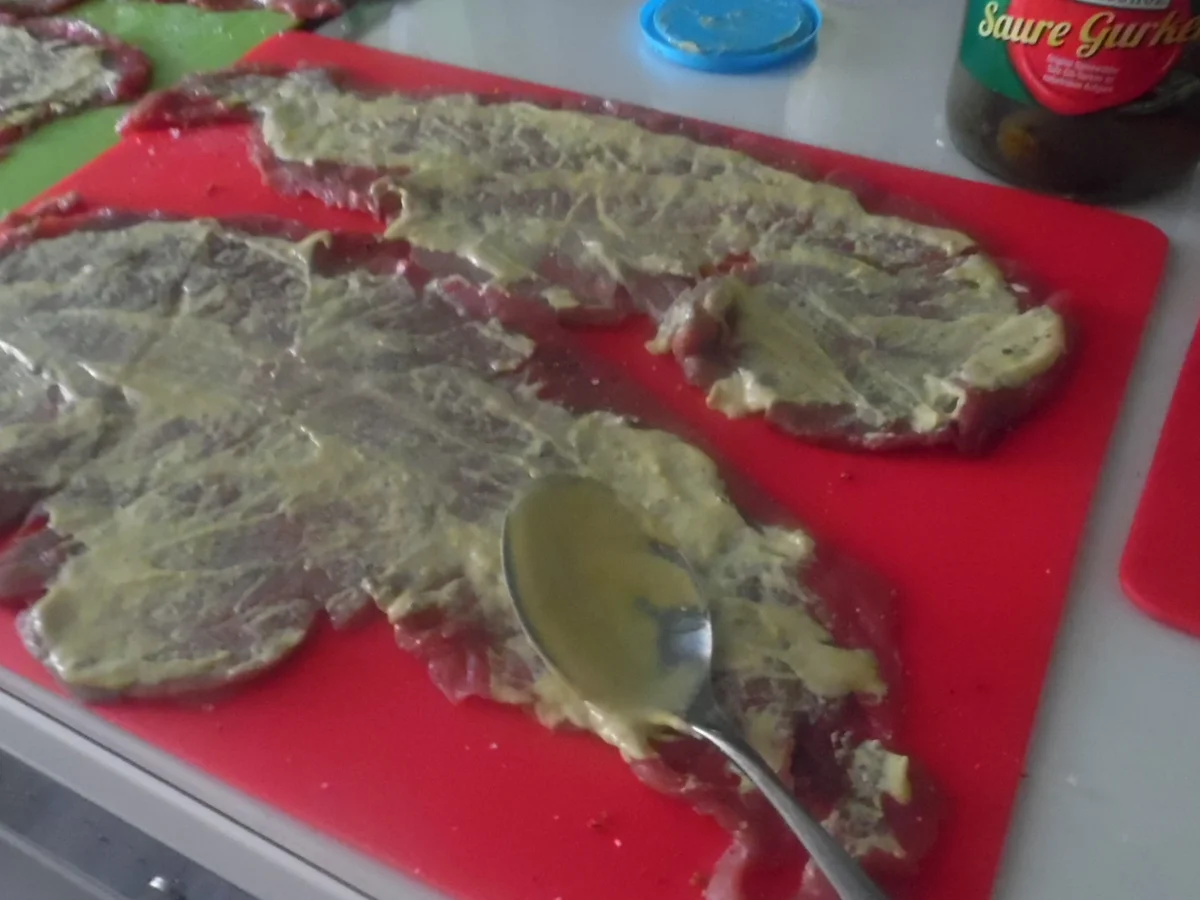 Rezept: Rinderrouladen mit Rotkraut und Klößen Bild Nr. 1533 Rinderrouladen mit Rotkraut und Klößen - Rezept - Bild Nr. 1533