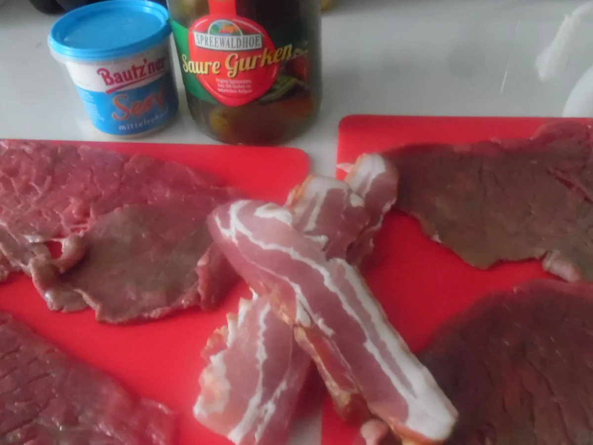 Rezept: Rinderrouladen mit Rotkraut und Klößen Bild Nr. 1534 Rinderrouladen mit Rotkraut und Klößen - Rezept - Bild Nr. 1534