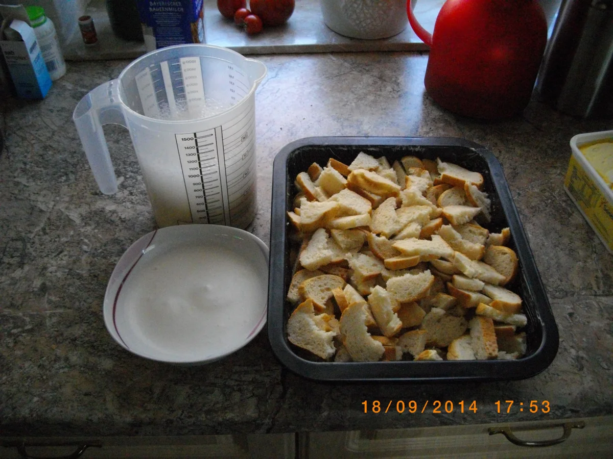 Semmelauflauf mit Zwetschgenkompott - Rezept - Bild Nr. 1525