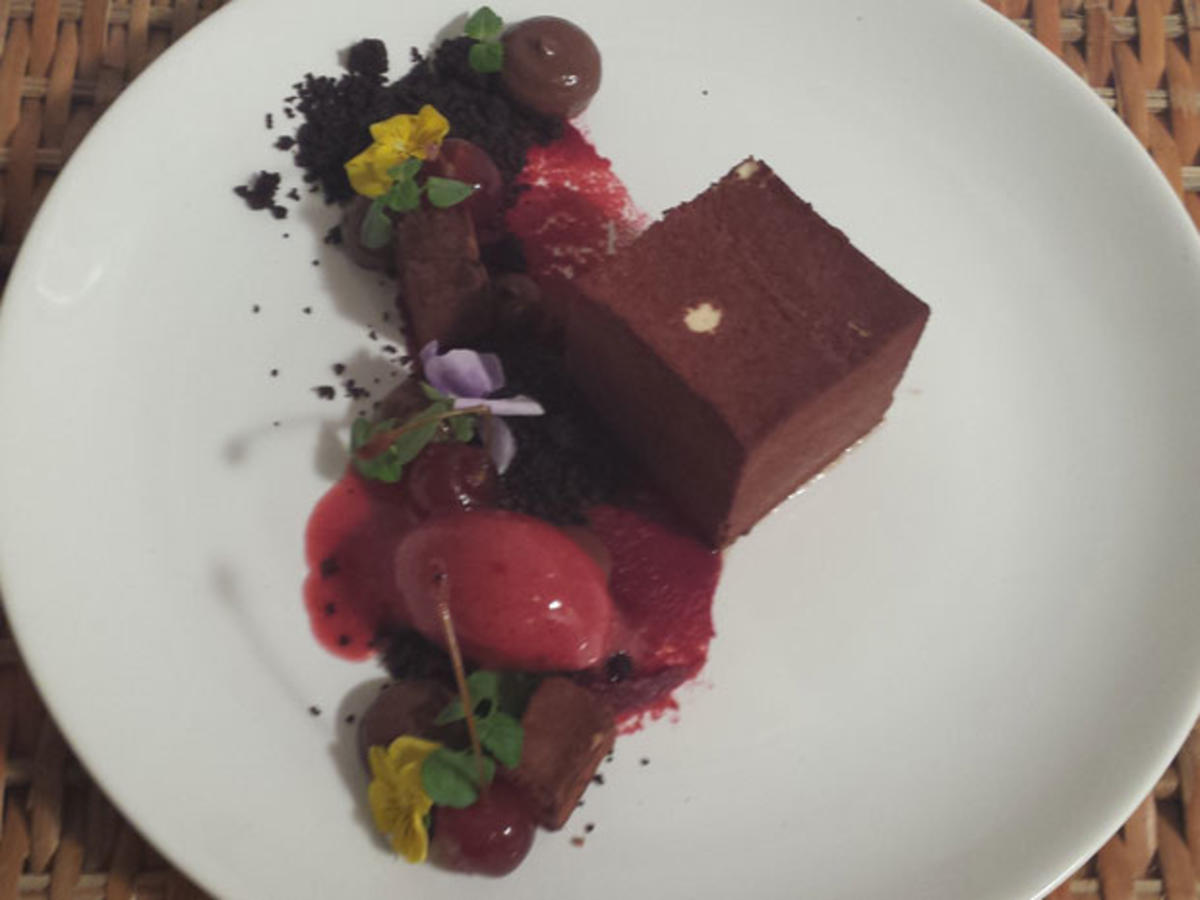 Black Forrest Gateau mit Kirsche, dunkle Schokolade und Fleur de Sel -
Rezept By Das perfekte Dinner