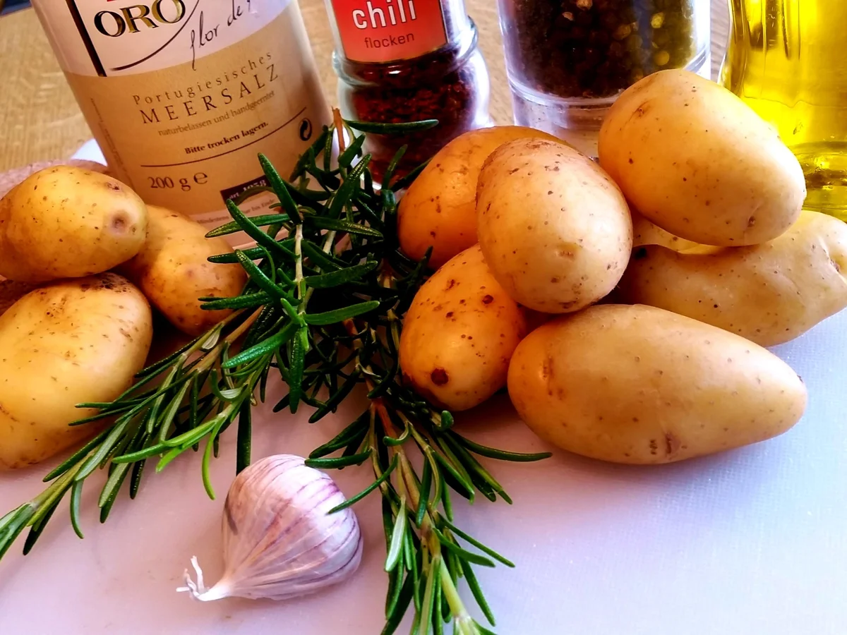 Kartoffelspalten vom Backblech ... - Rezept - Bild Nr. 1541