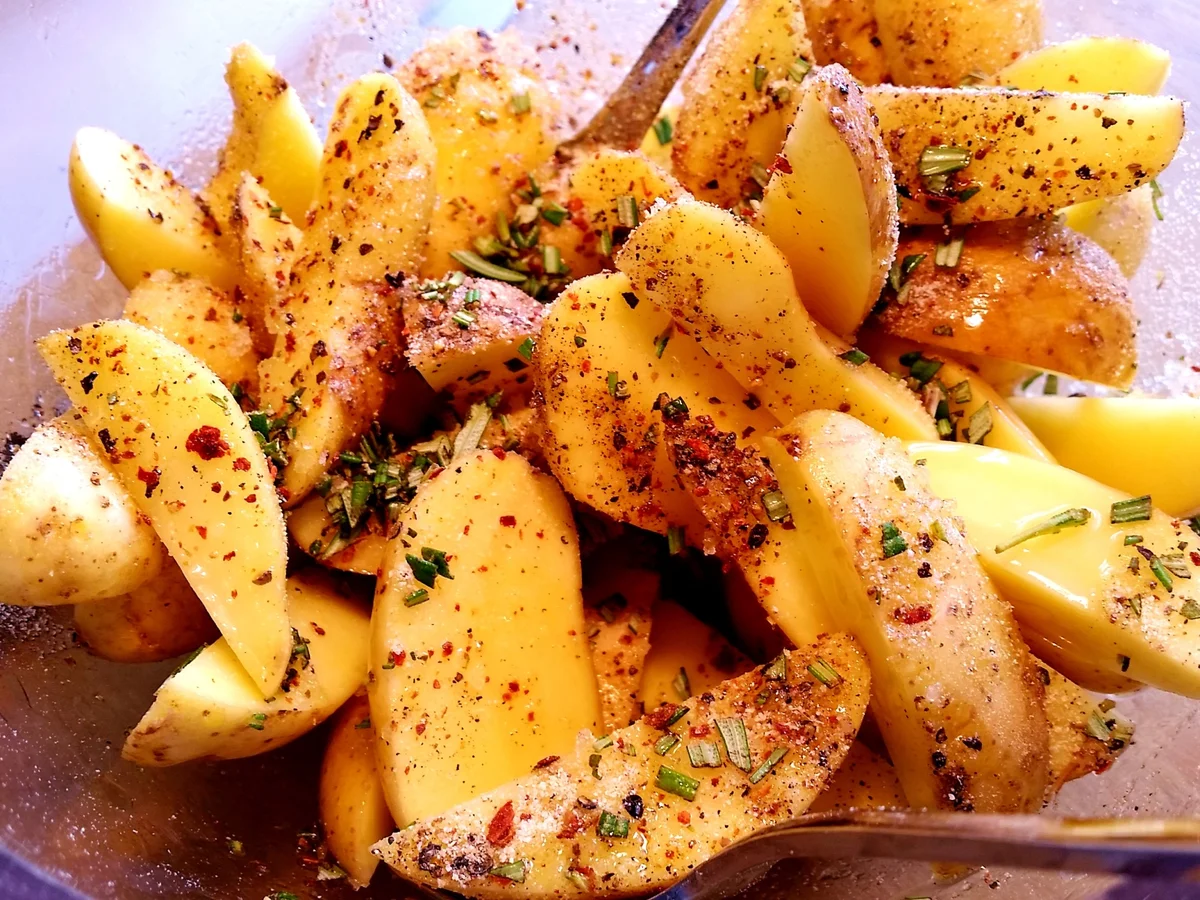 Kartoffelspalten vom Backblech ... - Rezept - Bild Nr. 1542