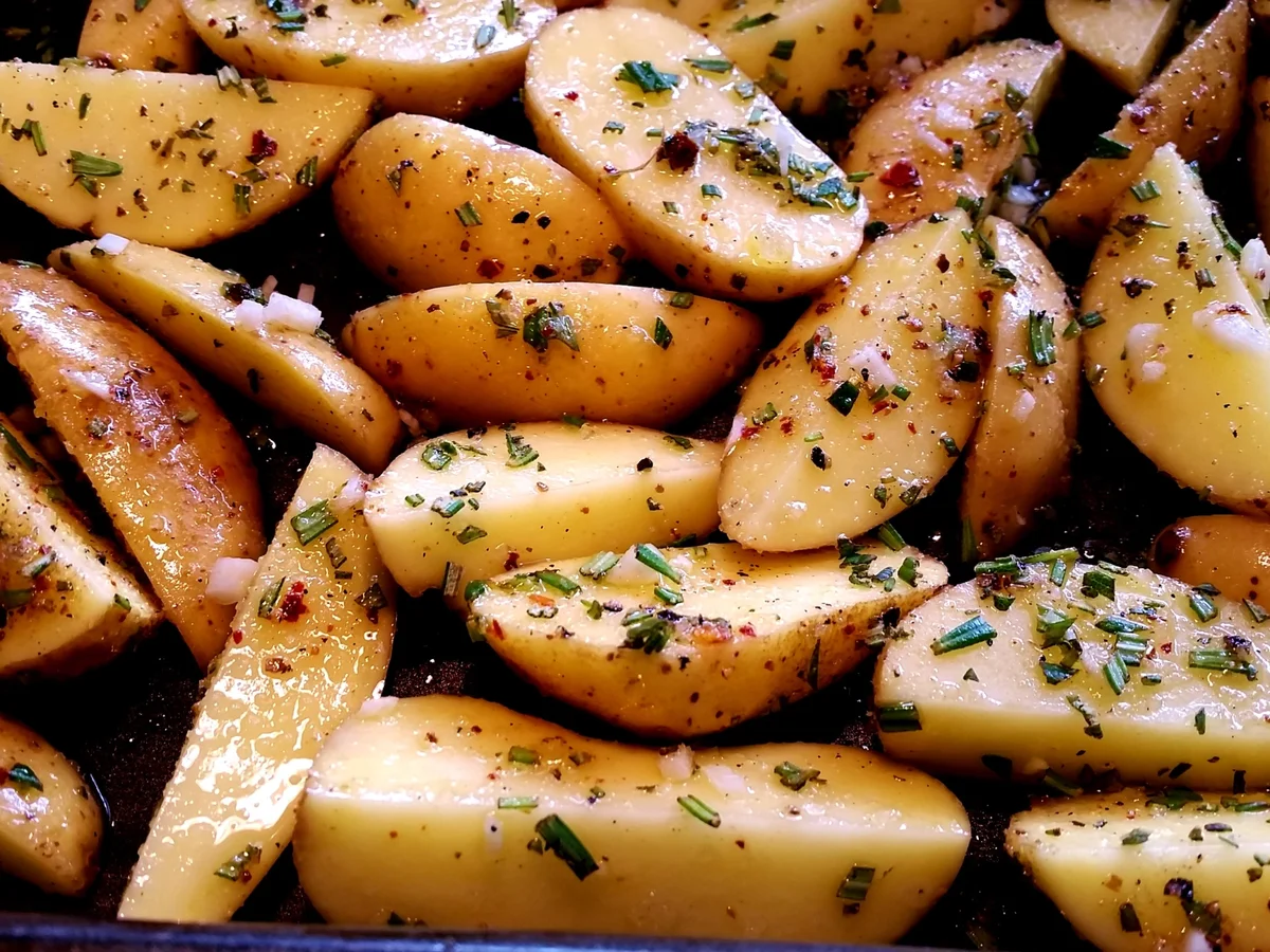 Kartoffelspalten vom Backblech ... - Rezept - Bild Nr. 1544