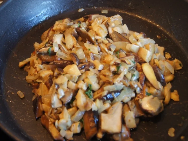 Kalbsmedaillons mit Steinpilzragout und Rösti-Ecken - Rezept - Bild Nr. 1557