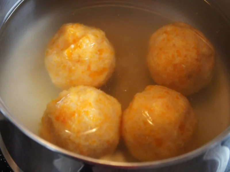 Möhren-Kartoffel-Knödel mit Waldpilzragout - Rezept - Bild Nr. 1556