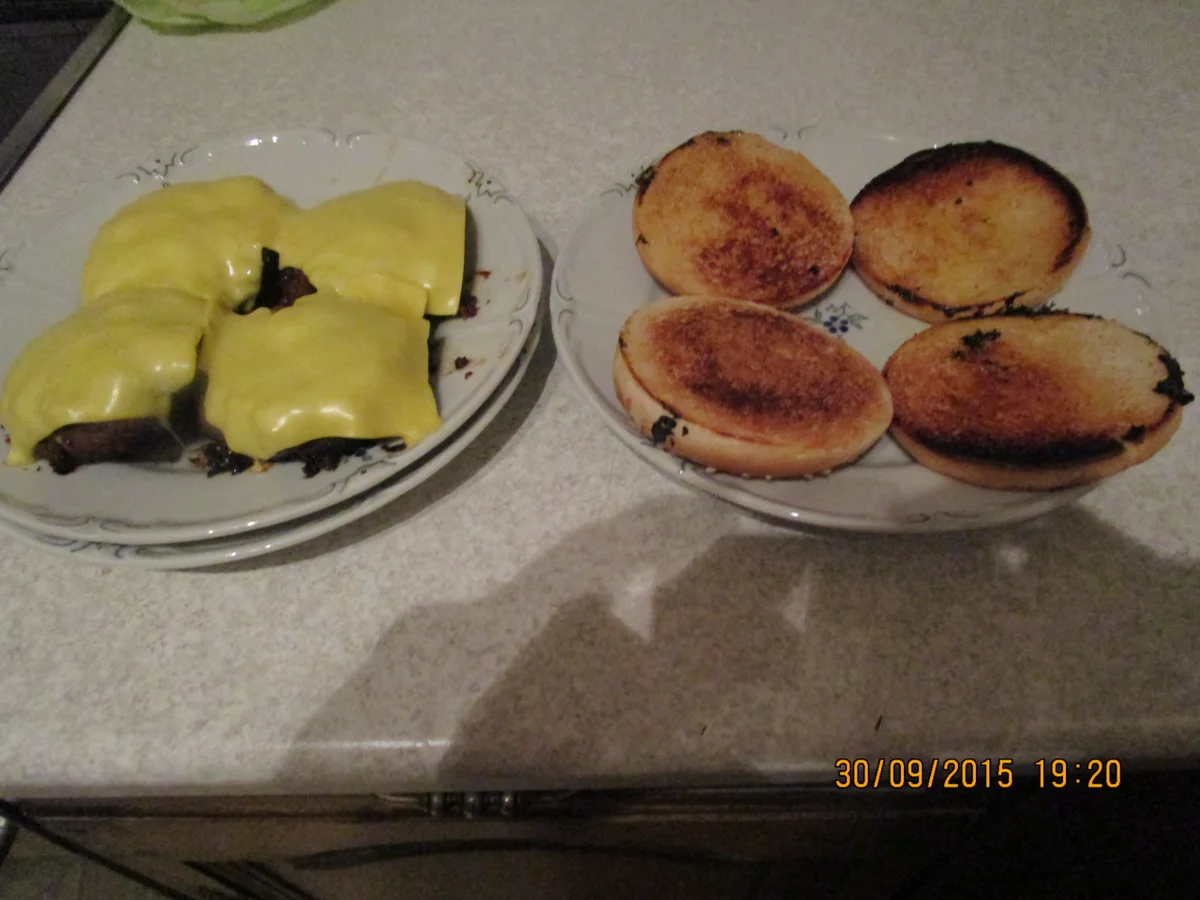 Rezept: Burger á la Arnim Bild Nr. 1580 Burger á la Arnim - Rezept - Bild Nr. 1580