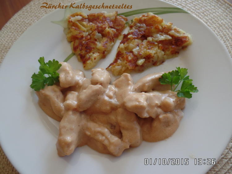 Zürcher Kalbsgeschnetzeltes mit Kartoffel-Rösti - Rezept - kochbar.de