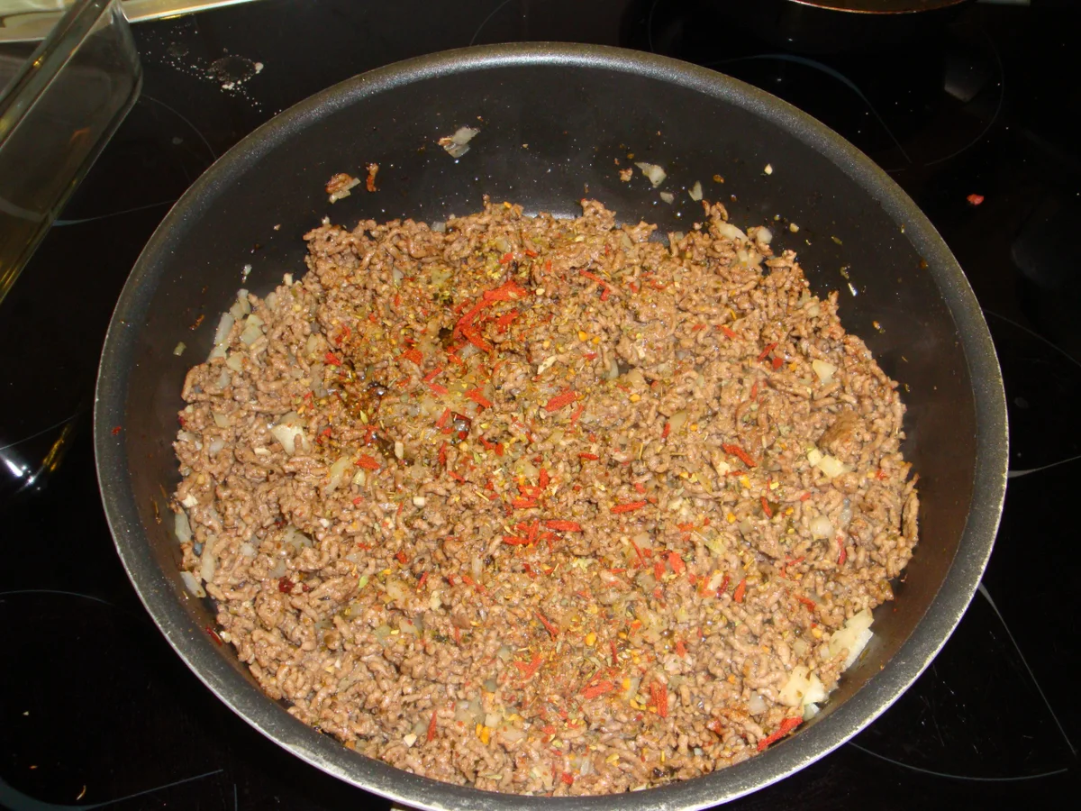 Rezept: Hackfleisch trifft Schafskäse in einem Auflauf Bild Nr. 1609 Hackfleisch trifft Schafskäse in einem Auflauf - Rezept - Bild Nr. 1609