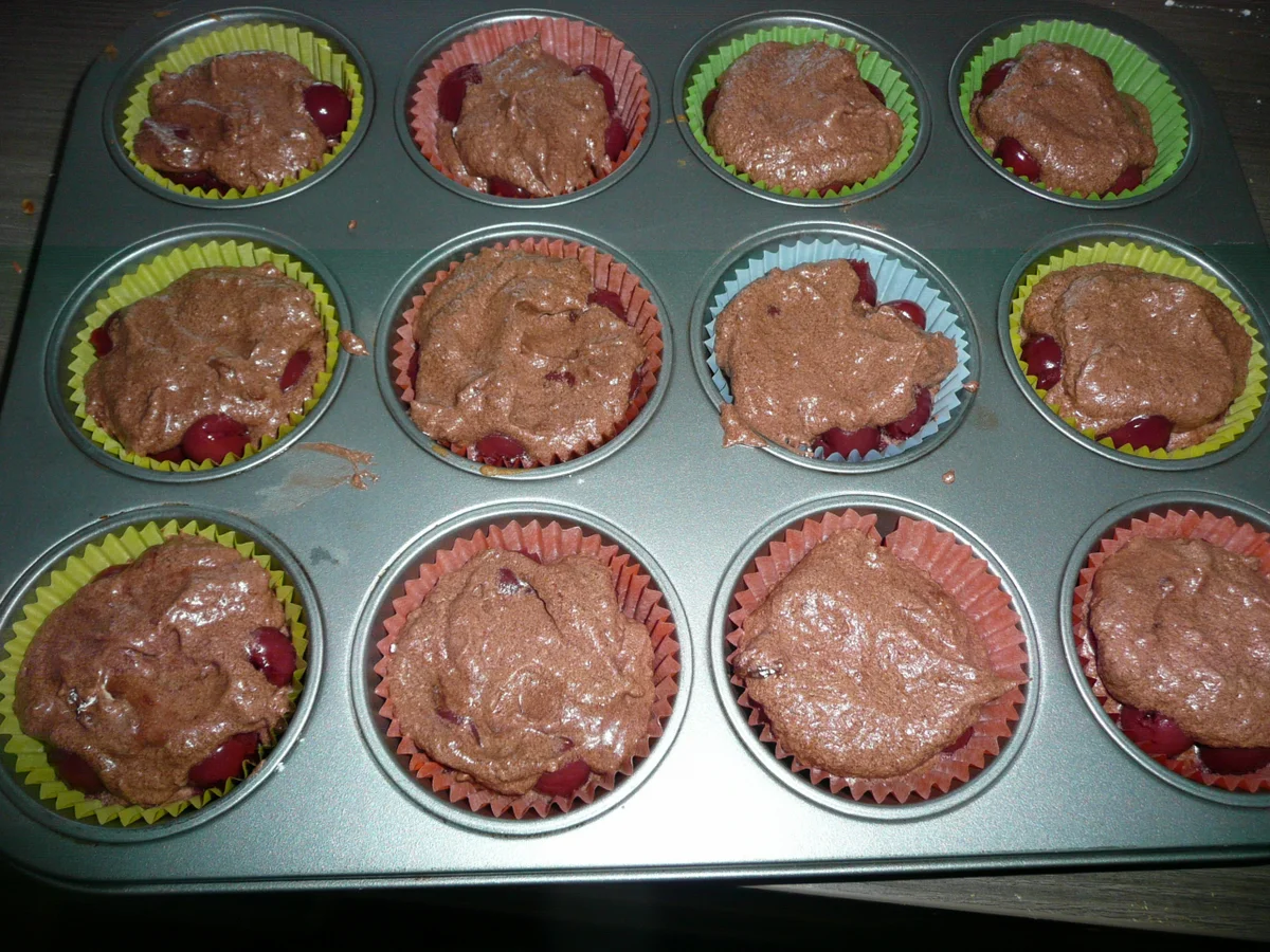 Schoko - Nuss - Kirsch- Muffins 12 Stück - Rezept - Bild Nr. 1589