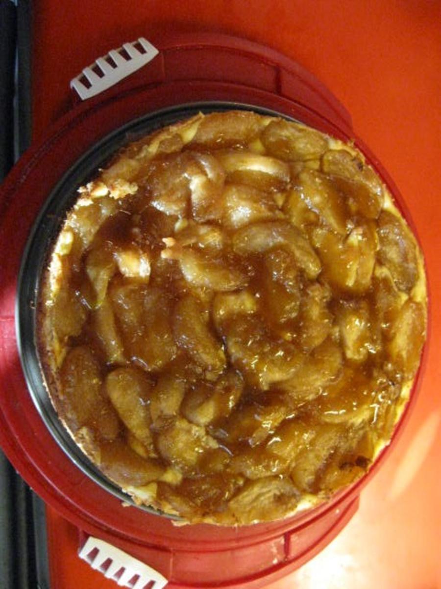 Käsekuchen mit Apfel und Karamell - Rezept - kochbar.de