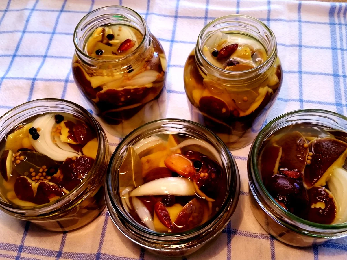 Pilze in Gewürzsud eingelegt und haltbar gemacht - Rezept - Bild Nr. 1647