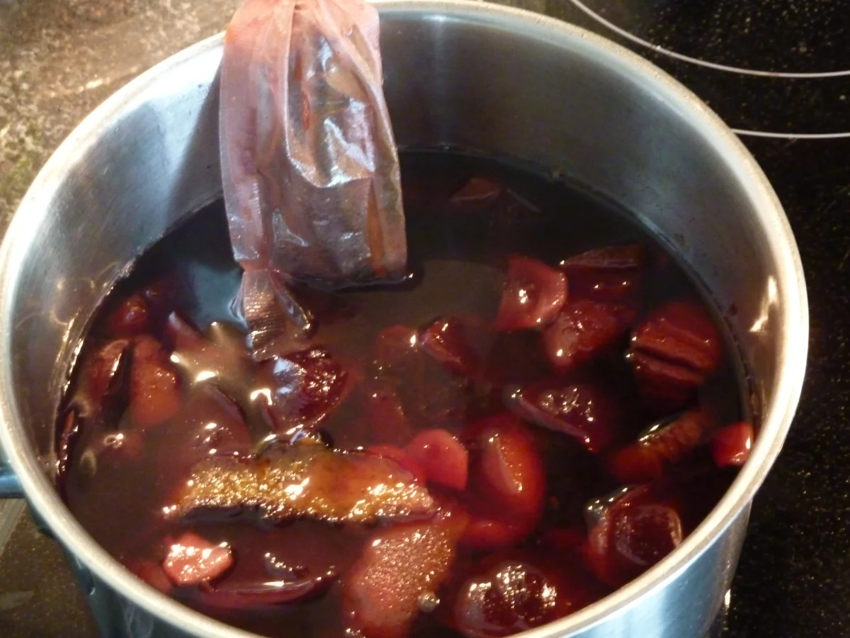 Rezept: Rotweinglace mit Feigenkompott Bild Nr. 1649 Rotweinglace mit Feigenkompott - Rezept - Bild Nr. 1649