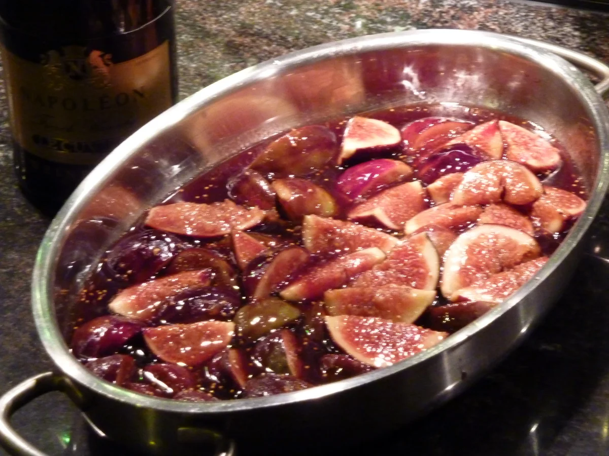 Rezept: Rotweinglace mit Feigenkompott Bild Nr. 1656 Rotweinglace mit Feigenkompott - Rezept - Bild Nr. 1656