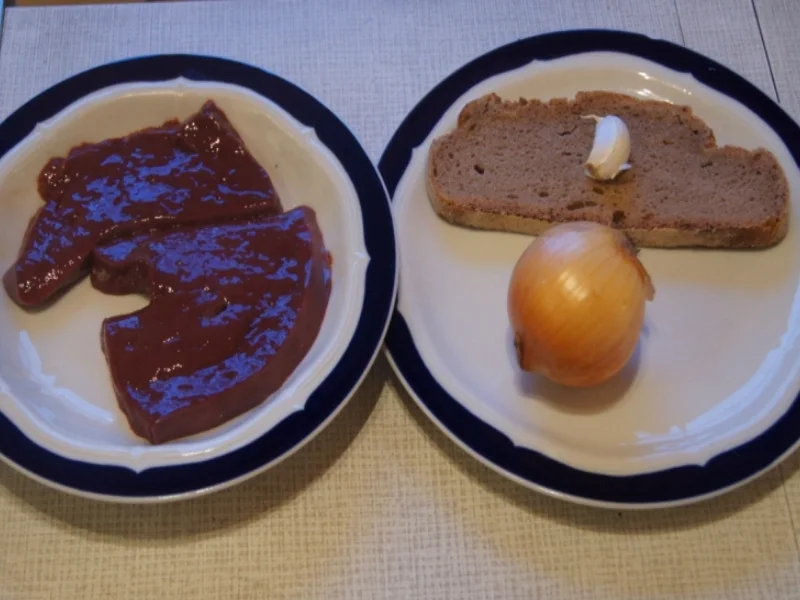 Rezept: Kalbsleber mit Zwiebelringen auf Topinky Bild Nr. 1656 Kalbsleber mit Zwiebelringen auf Topinky - Rezept - Bild Nr. 1656