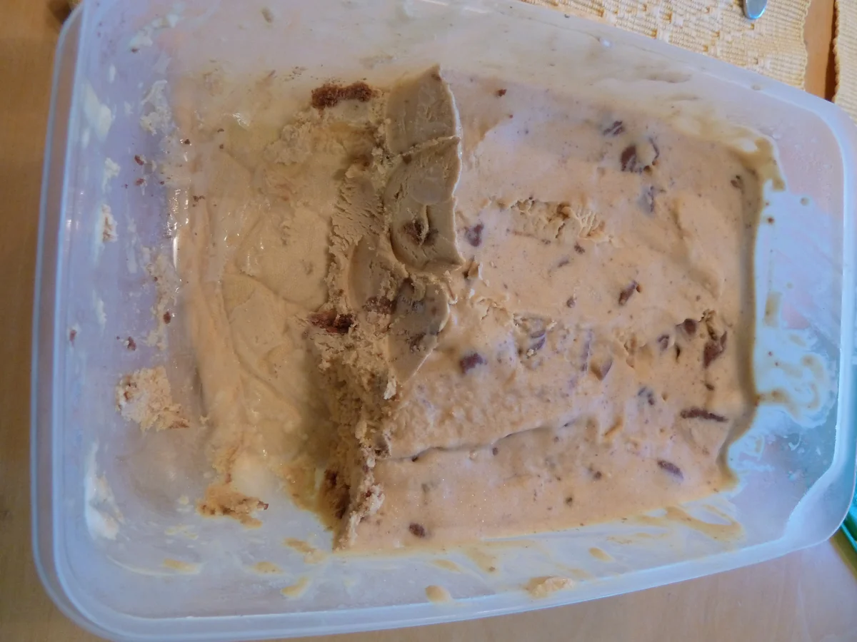 Sündhaft gutes Karamell-Nuss-Cookie-Eis à la Julia - Rezept - Bild Nr. 1662