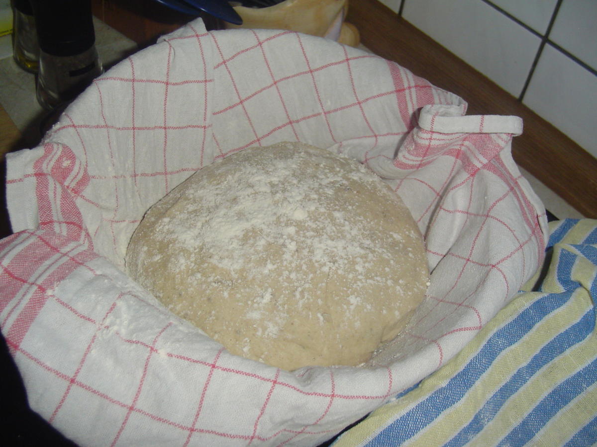 Leckeres Brot aus 700 gramm Sauerteig - Rezept - Bild Nr. 1676