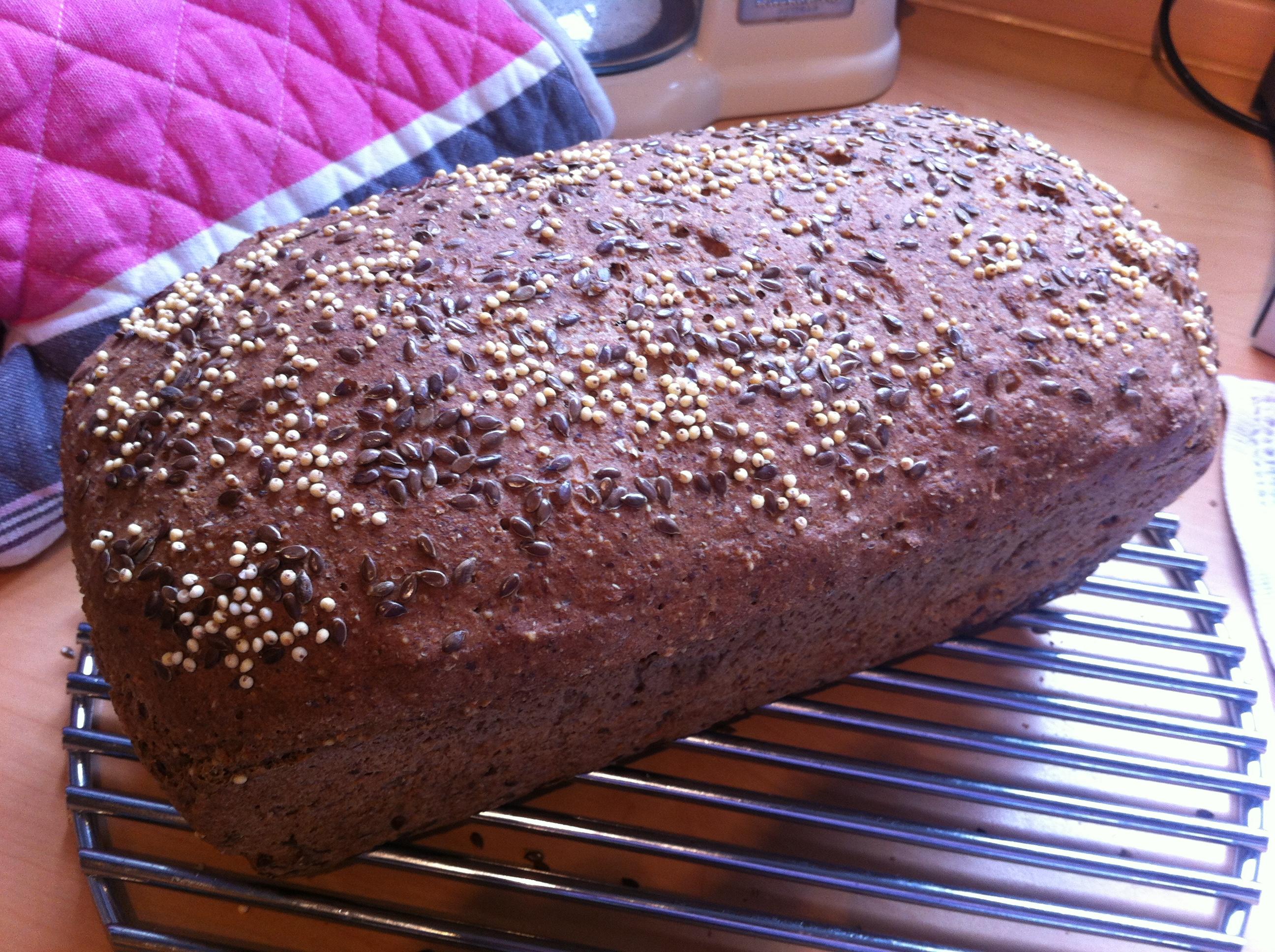 Bilder für Weizenvollwertbrot mit drei Saaten - Rezept