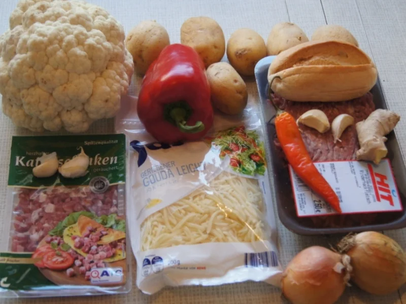 Rezept: Paprikabuletten mit Sauce, Blumemkohlgratin und Kartoffelpilzen Bild Nr. 1720 Paprikabuletten mit Sauce, Blumemkohlgratin und Kartoffelpilzen - Rezept - Bild Nr. 1720