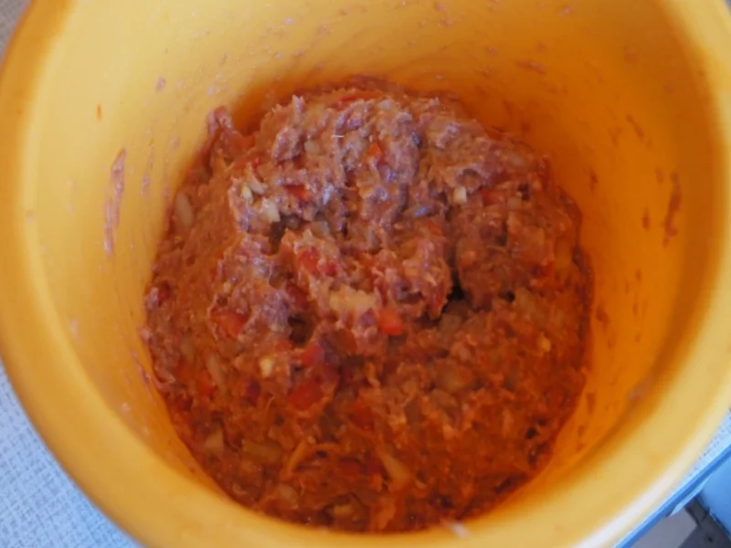 Rezept: Paprikabuletten mit Sauce, Blumemkohlgratin und Kartoffelpilzen Bild Nr. 1723 Paprikabuletten mit Sauce, Blumemkohlgratin und Kartoffelpilzen - Rezept - Bild Nr. 1723