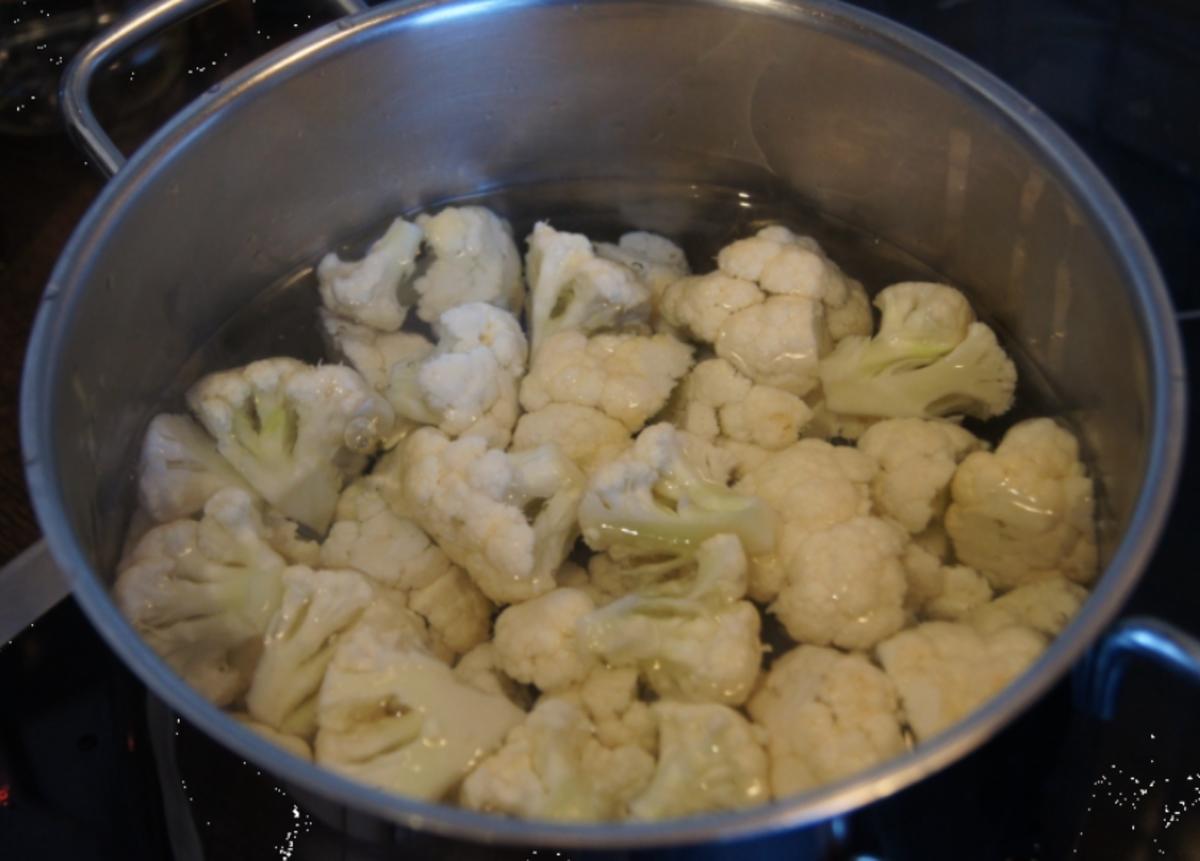 Paprikabuletten mit Sauce, Blumemkohlgratin und Kartoffelpilzen - Rezept - Bild Nr. 1727