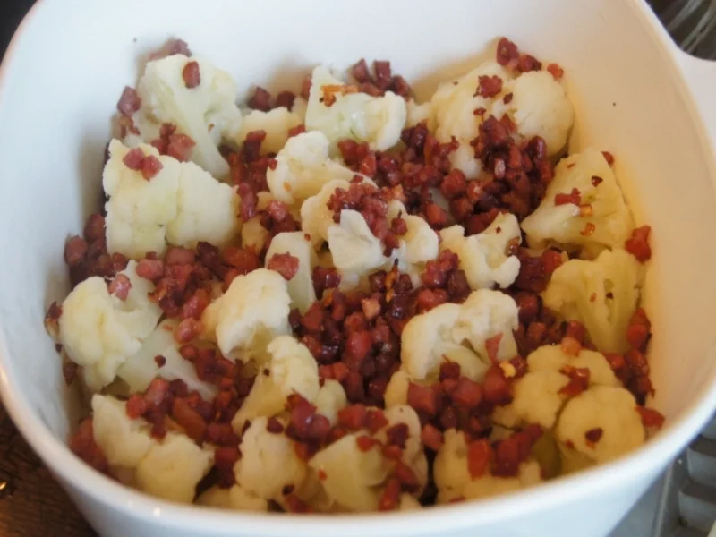 Rezept: Paprikabuletten mit Sauce, Blumemkohlgratin und Kartoffelpilzen Bild Nr. 1729 Paprikabuletten mit Sauce, Blumemkohlgratin und Kartoffelpilzen - Rezept - Bild Nr. 1729