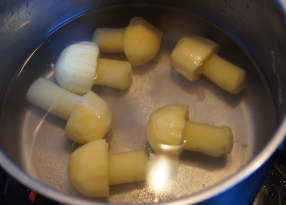 Paprikabuletten mit Sauce, Blumemkohlgratin und Kartoffelpilzen - Rezept - Bild Nr. 1732