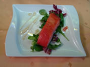 Heißgeräucherter Lachs mit Wacholderduft und Salatbouquet - Rezept - Bild Nr. 1744