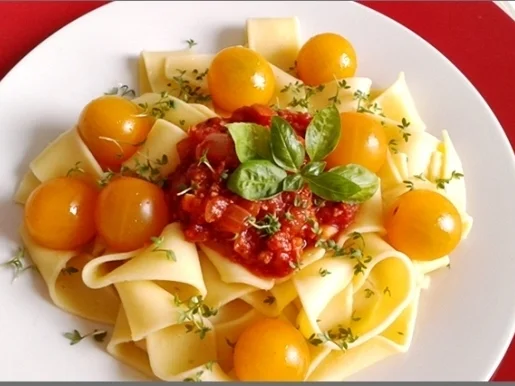 Sauce Bolognese an „Pasta all' Uovo“ &  Cocktailtomaten - Rezept - Bild Nr. 1781